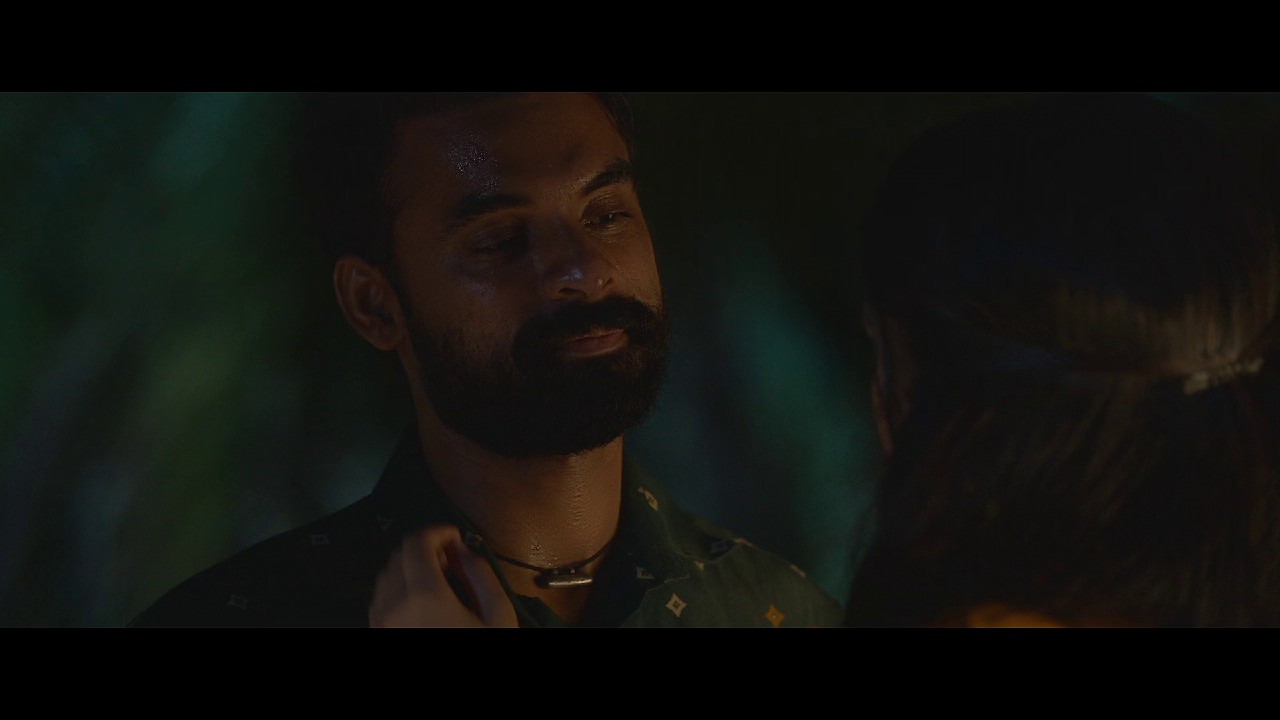 A R M (2024) WEB-DL Hindi + Malayalam 1080p x264 AVC DDP with Dolby Atmos 5.1 ESub.mkv.0001